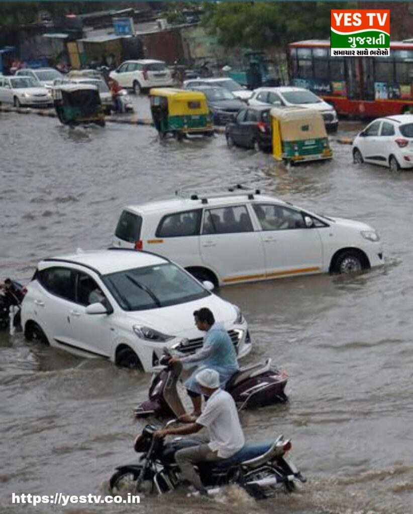 Ahmedabad માં ધીમી ધારે મેઘરાજાની એન્ટ્રી, રજા હોવાથી લોકોએ માણી મજા Ahmedabad માં ધીમી ધારે મેઘરાજાની એન્ટ્રી, રજા હોવાથી લોકોએ માણી મજા