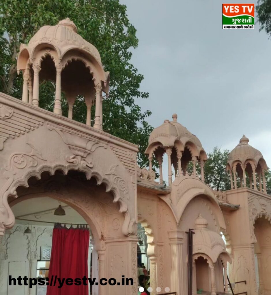 આજથી વૈષ્ણવ સહિતનાં મંદિરોમાં હિંડોળા મહોત્સવ સુરંગી, મોતી, શાકભાજી, ફૂટના હિંડોળા કરાશે આજથી વૈષ્ણવ સહિતનાં મંદિરોમાં હિંડોળા મહોત્સવ સુરંગી, મોતી, શાકભાજી, ફૂટના હિંડોળા કરાશે