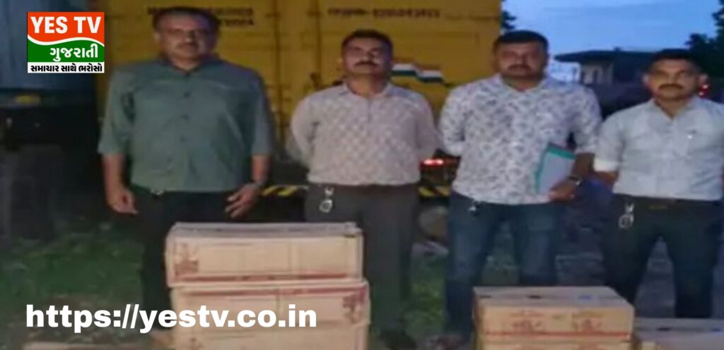 ટોયલેટમાં સંતાડેલો વિદેશી દારૂનો જથ્થો પકડી પાડતી પોલીસ ટોયલેટમાં સંતાડેલો વિદેશી દારૂનો જથ્થો પકડી પાડતી પોલીસ
